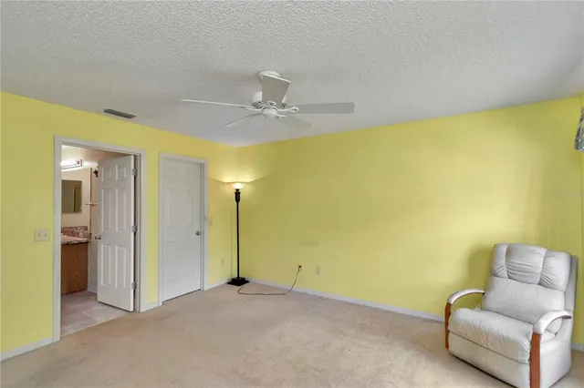 a view of livingroom with furniture