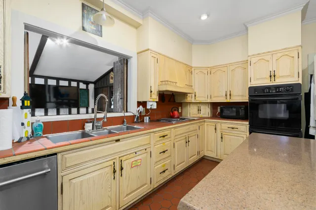 $775,000 | 68 Cardinal Circle, Cadiz, KY 42211