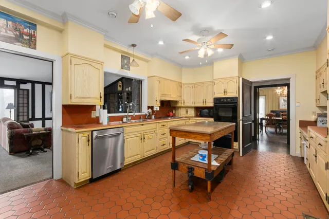 $775,000 | 68 Cardinal Circle, Cadiz, KY 42211