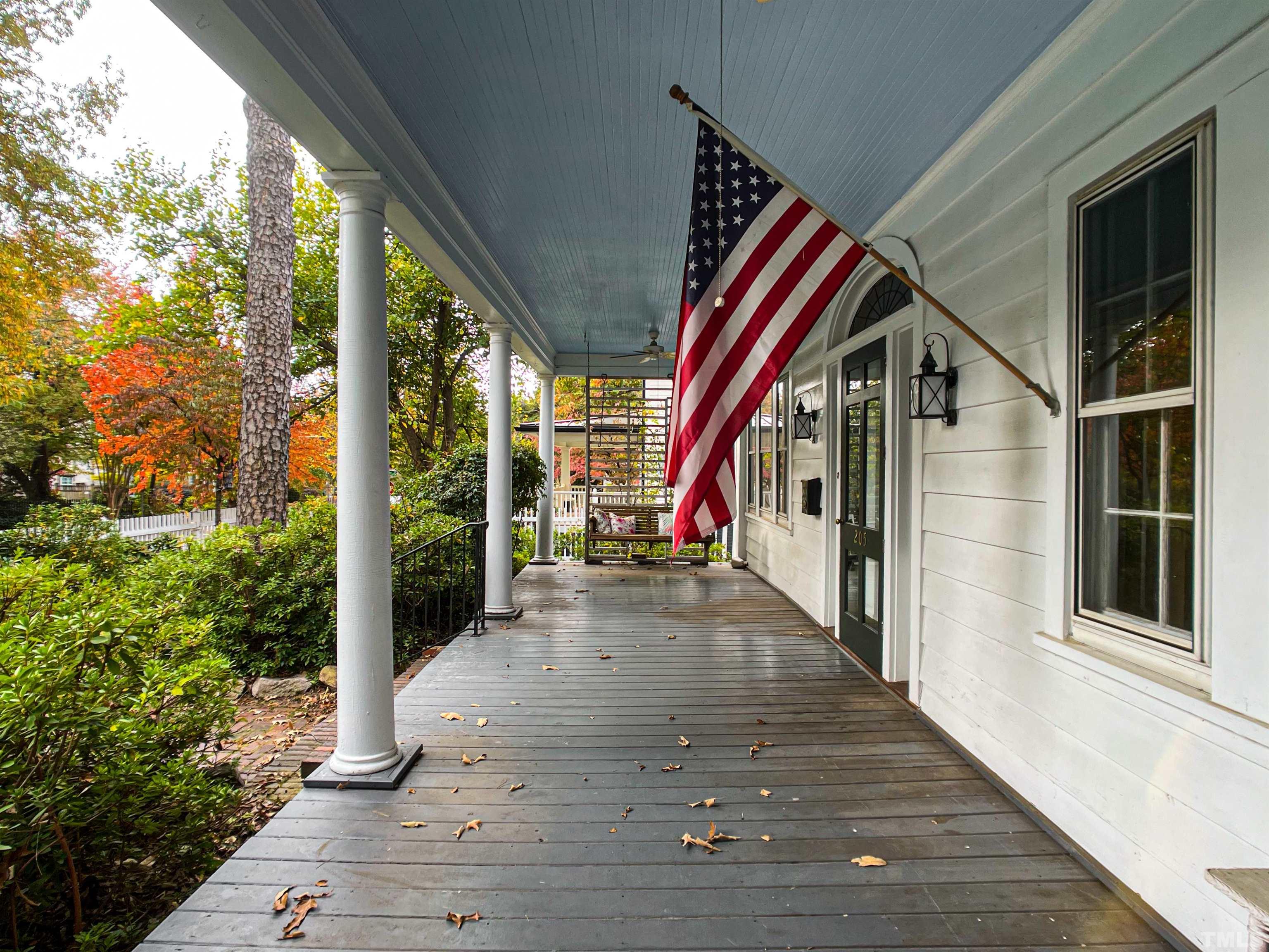 205 Woodburn Road Raleigh, NC 27605 - Photo 4 of 42 a view of entryway
