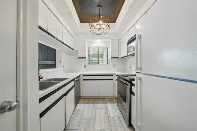 $199,000 | 4144 Greystone Way, Unit 305, Sugar Land, TX 77479