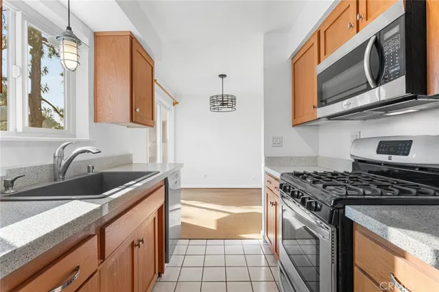 $599,000 | 11138 Aqua Vista, Unit 43, Studio City, CA 91602