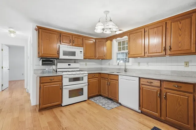 $650,000 | 35 Orchard Street, Amesbury, MA 01913