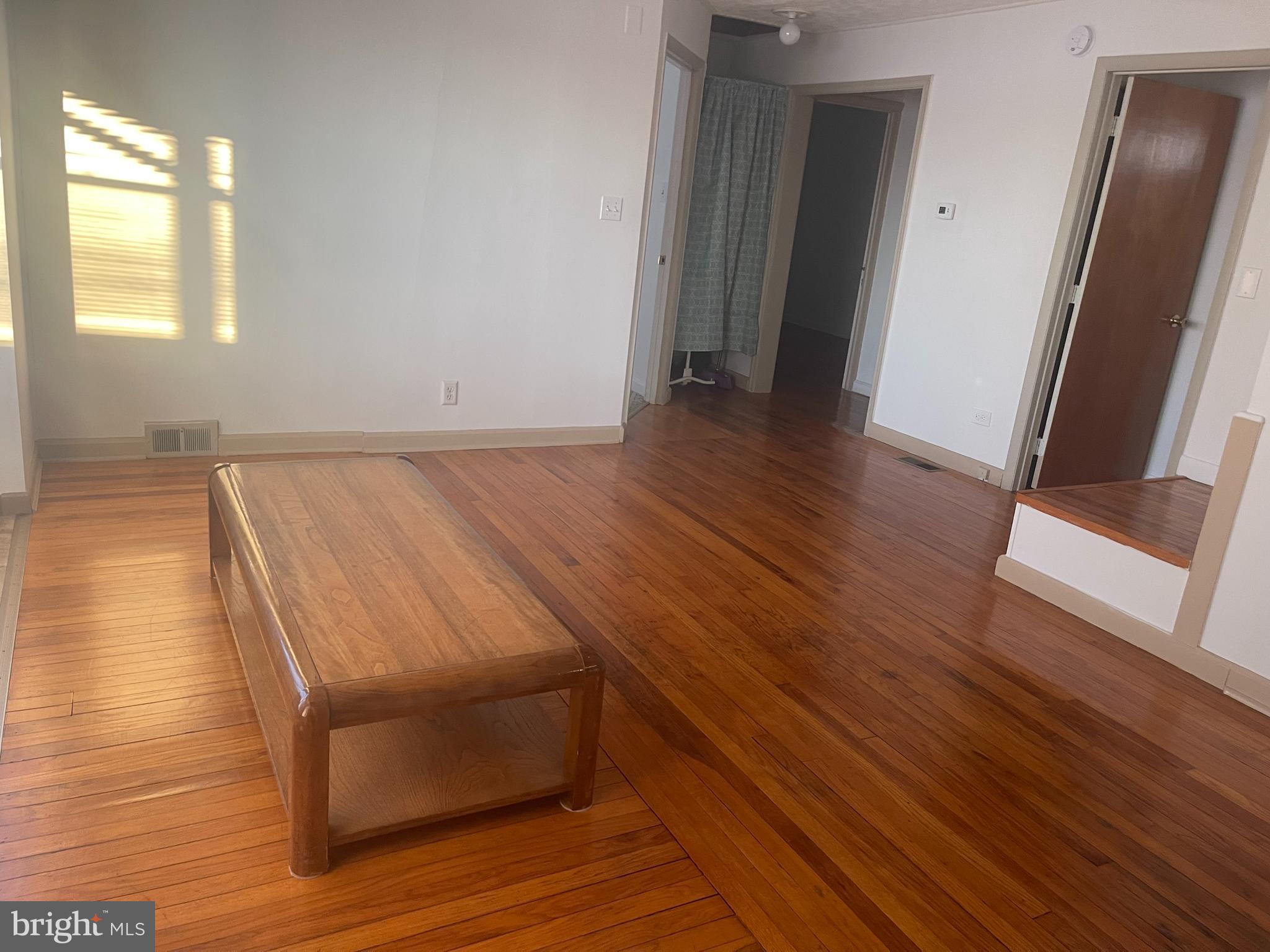 7931 Rolling View Avenue Baltimore, MD 21236 - Photo 3 of 14 Living Room