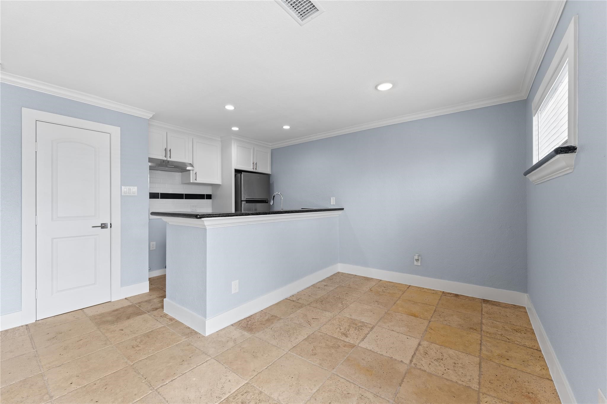 8118 Albacore Drive, Unit 7 Houston, TX 77074 - Photo 3 of 18