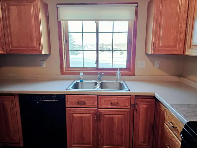 $165,000 | 2208 10th Avenue Southeast, Unit 12, Willmar, MN 56201