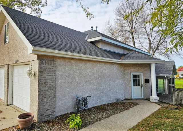 $165,000 | 2208 10th Avenue Southeast, Unit 12, Willmar, MN 56201