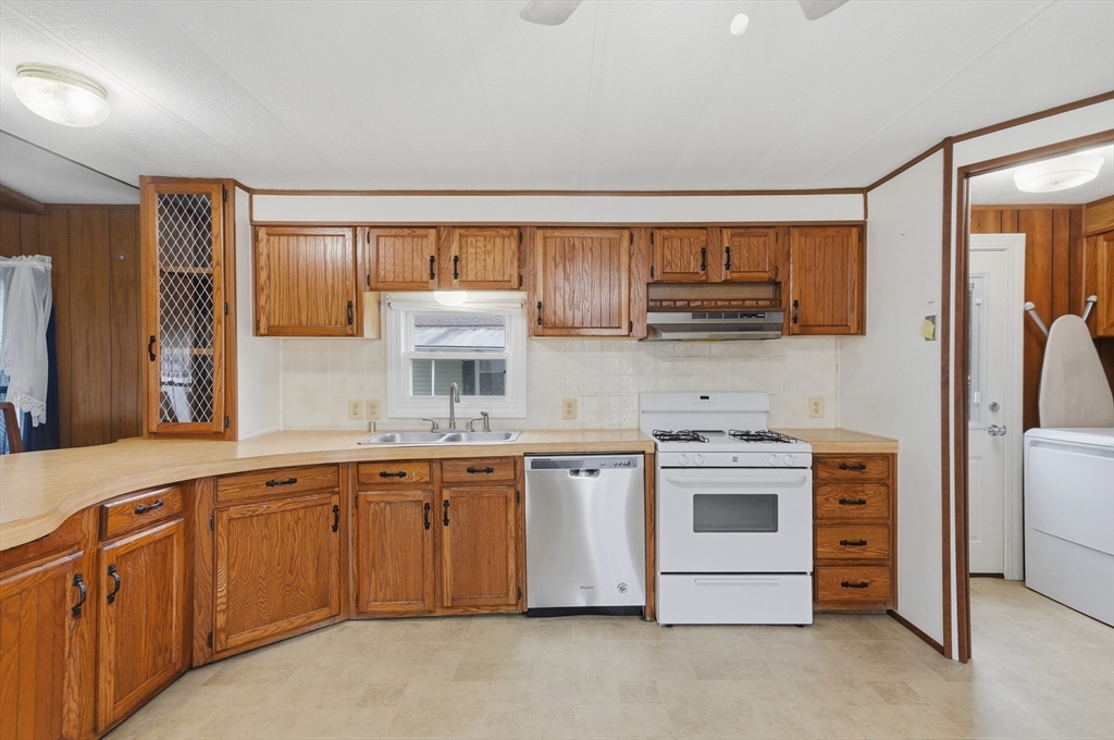 25 Groton School Road, Unit 29 Ayer, MA 01432 - Photo 9 of 21