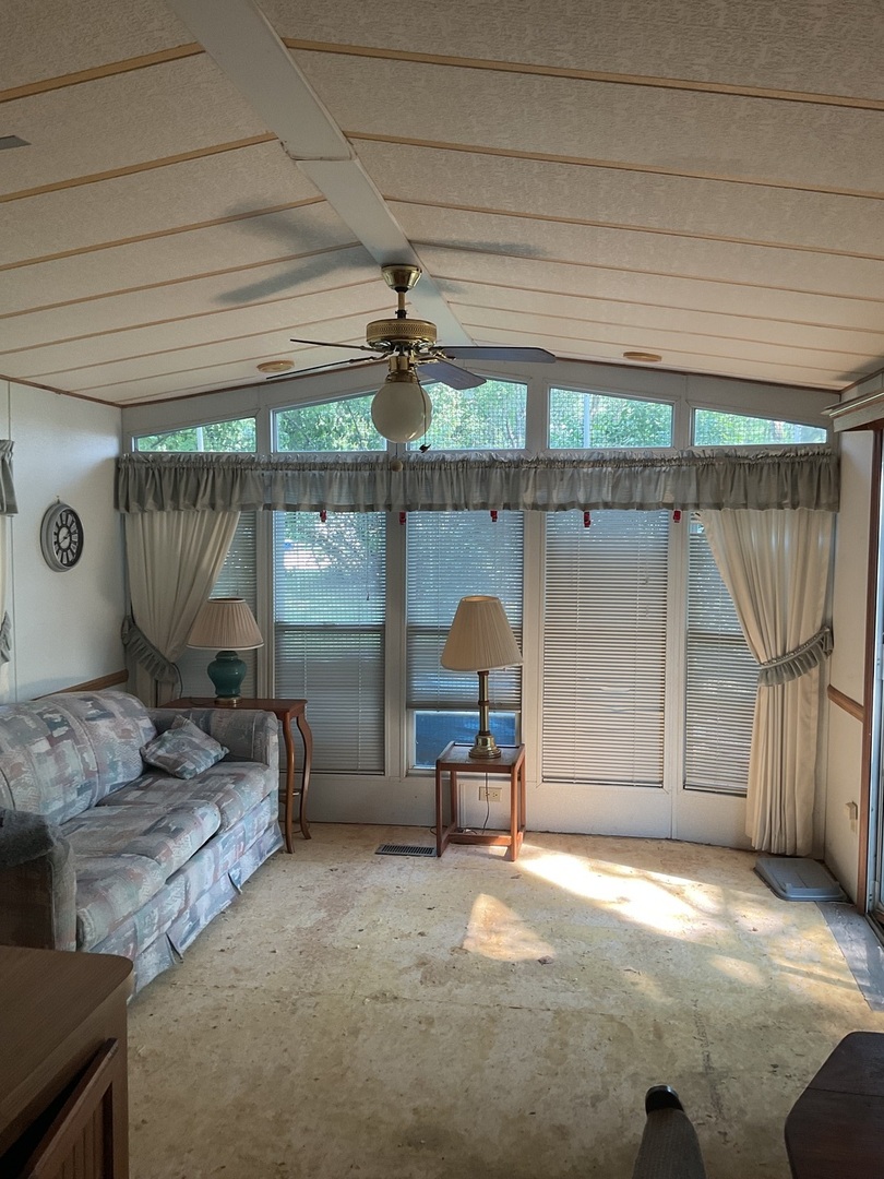 184 Windward Road Lakemoor, IL 60051 - Photo 3 of 15