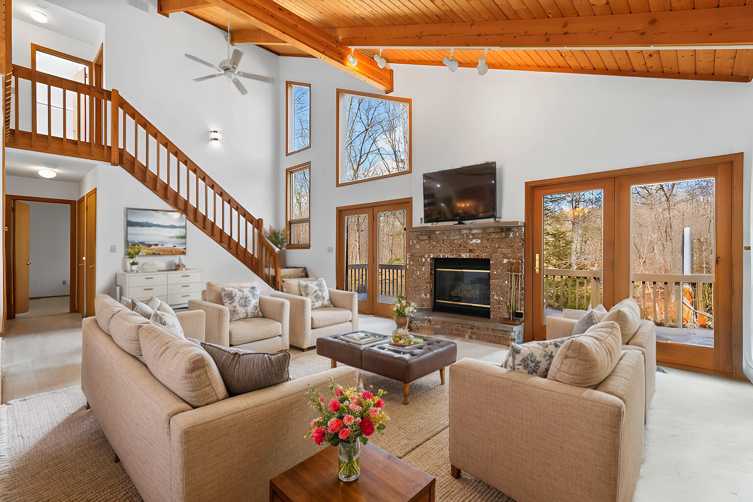 367 Saunders Drive Bushkill, PA 18324 - Photo 9 of 64 095A6826 - Living Room - Scandinavian -