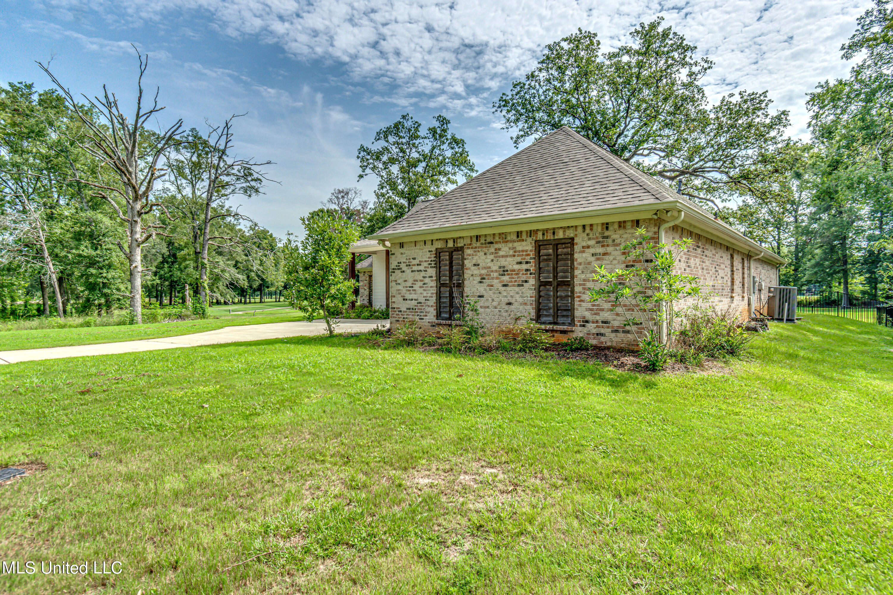 1502 North Old Canton Road Canton, MS 39046 - Photo 4 of 58 1502 N Old Canton Road-6