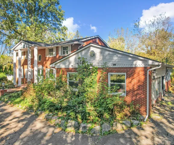 $999,900 | 48000 Eight Mile West, Northville, MI 48167