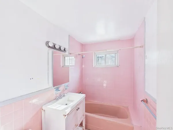 $778,000 | 1256 Allerton Avenue | Bronxwood