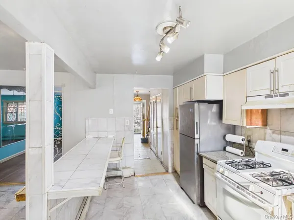 $778,000 | 1256 Allerton Avenue | Bronxwood