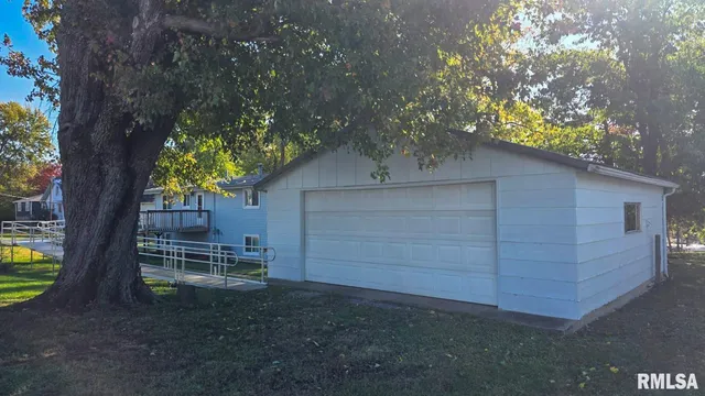 $119,900 | 608 Copp Avenue, Mount Carmel, IL 62863