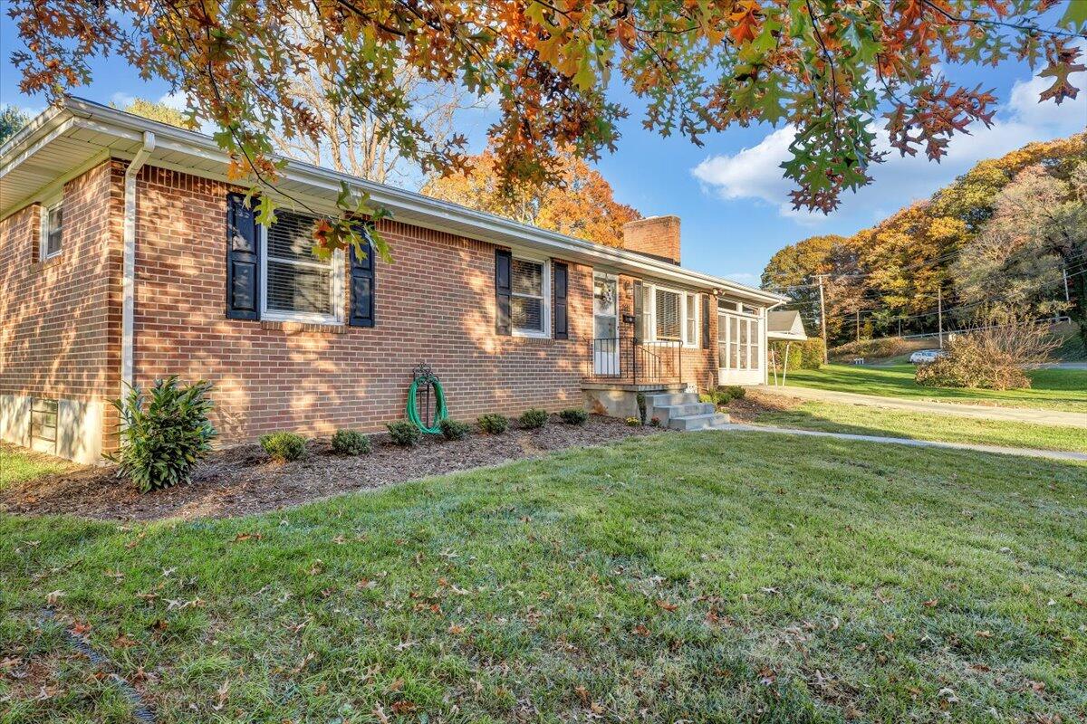 2615 Grandin Road Southwest Roanoke, VA 24015 - Photo 2 of 24 05-MIB04560