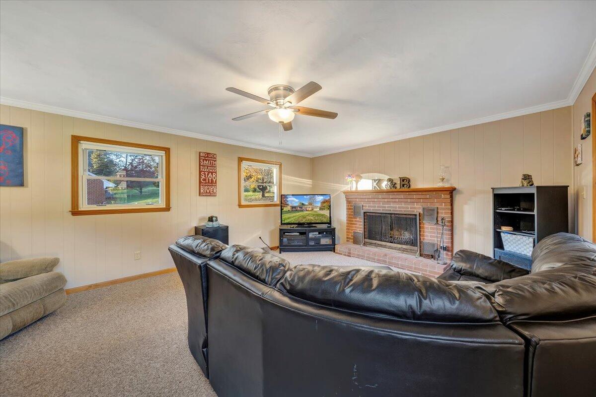 2615 Grandin Road Southwest Roanoke, VA 24015 - Photo 13 of 24 21-MIB04608