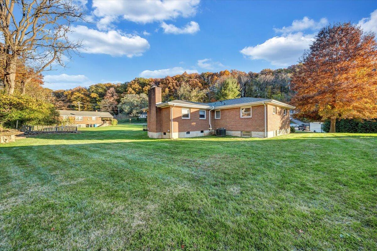 2615 Grandin Road Southwest Roanoke, VA 24015 - Photo 3 of 24 08-MIB04569