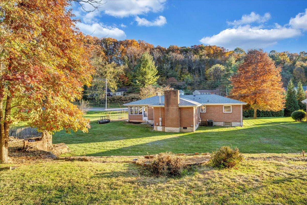 2615 Grandin Road Southwest Roanoke, VA 24015 - Photo 4 of 24 11-MIB04578