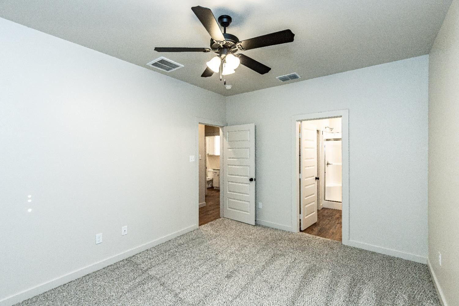 1018 North 7th Street Wolfforth, TX 79382 - Photo 8 of 14 20241219230415280400000000-o