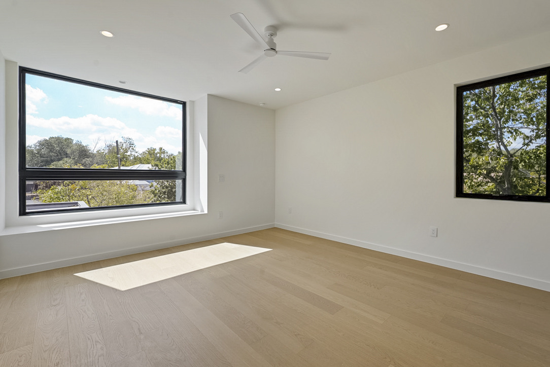 308 El Paso Street Austin, TX 78704 - Photo 28 of 38 an empty room with large windows