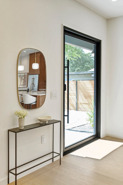 308 El Paso Street Austin, TX 78704 - Photo 5 of 38 a view of living room