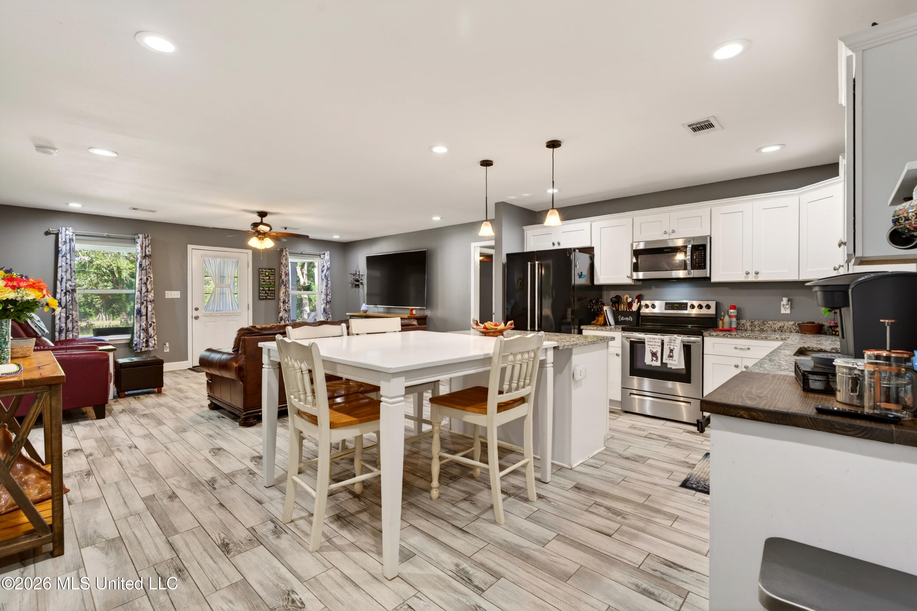 23 Buddy Road Picayune, MS 39466 - Photo 13 of 49 Kitchen