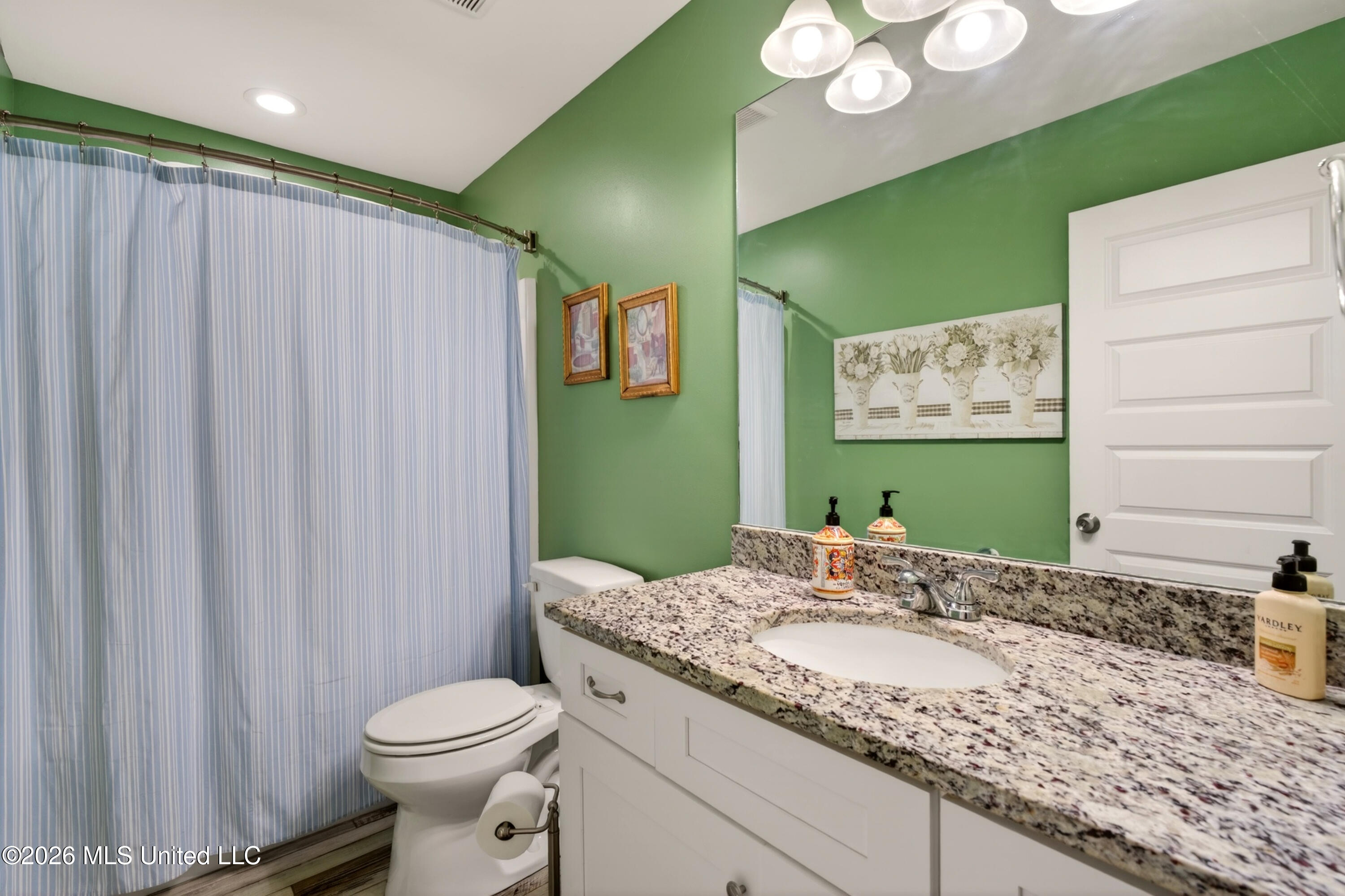 23 Buddy Road Picayune, MS 39466 - Photo 20 of 49 Hall bath