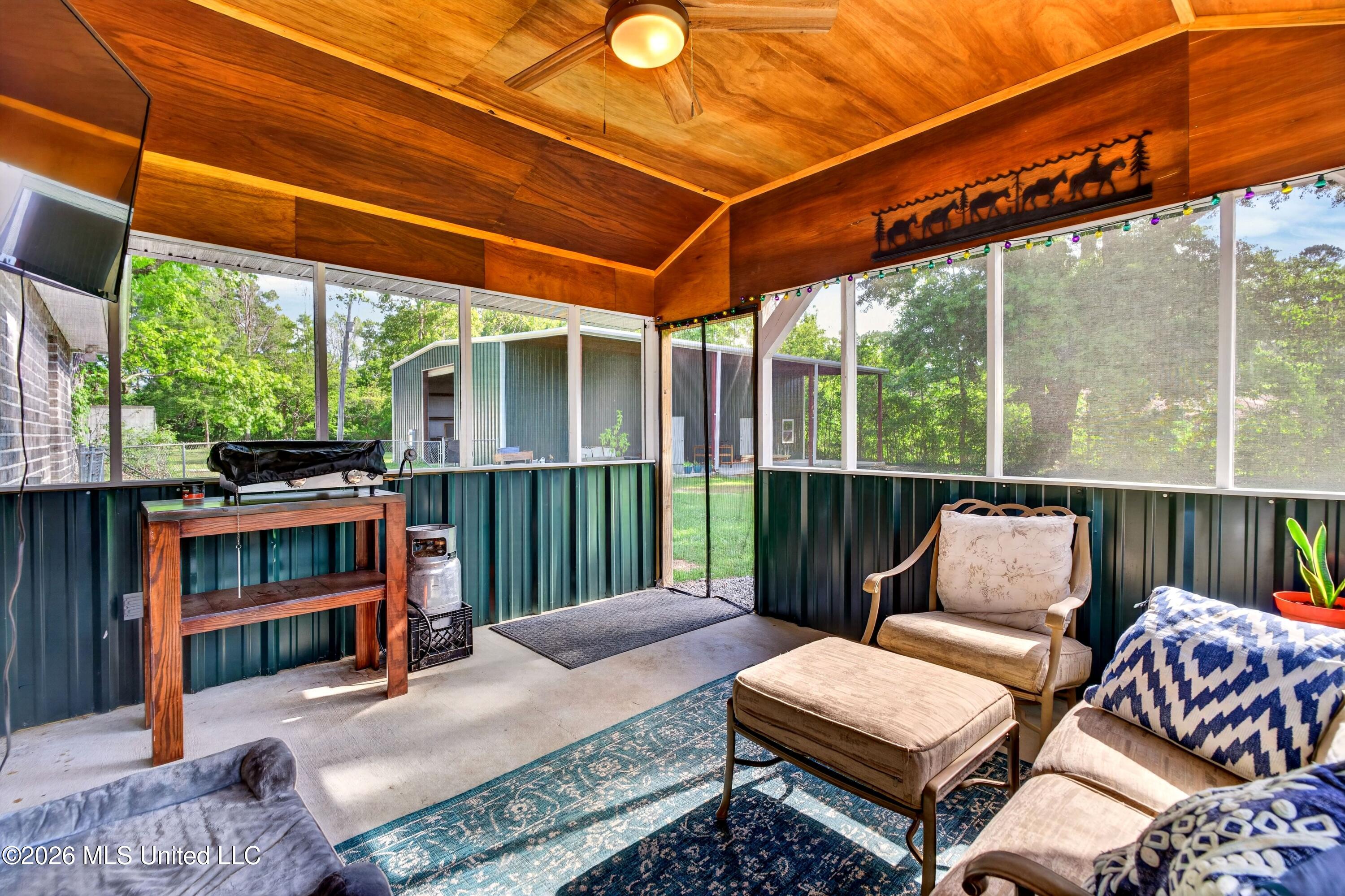 23 Buddy Road Picayune, MS 39466 - Photo 42 of 49 Back creened porch