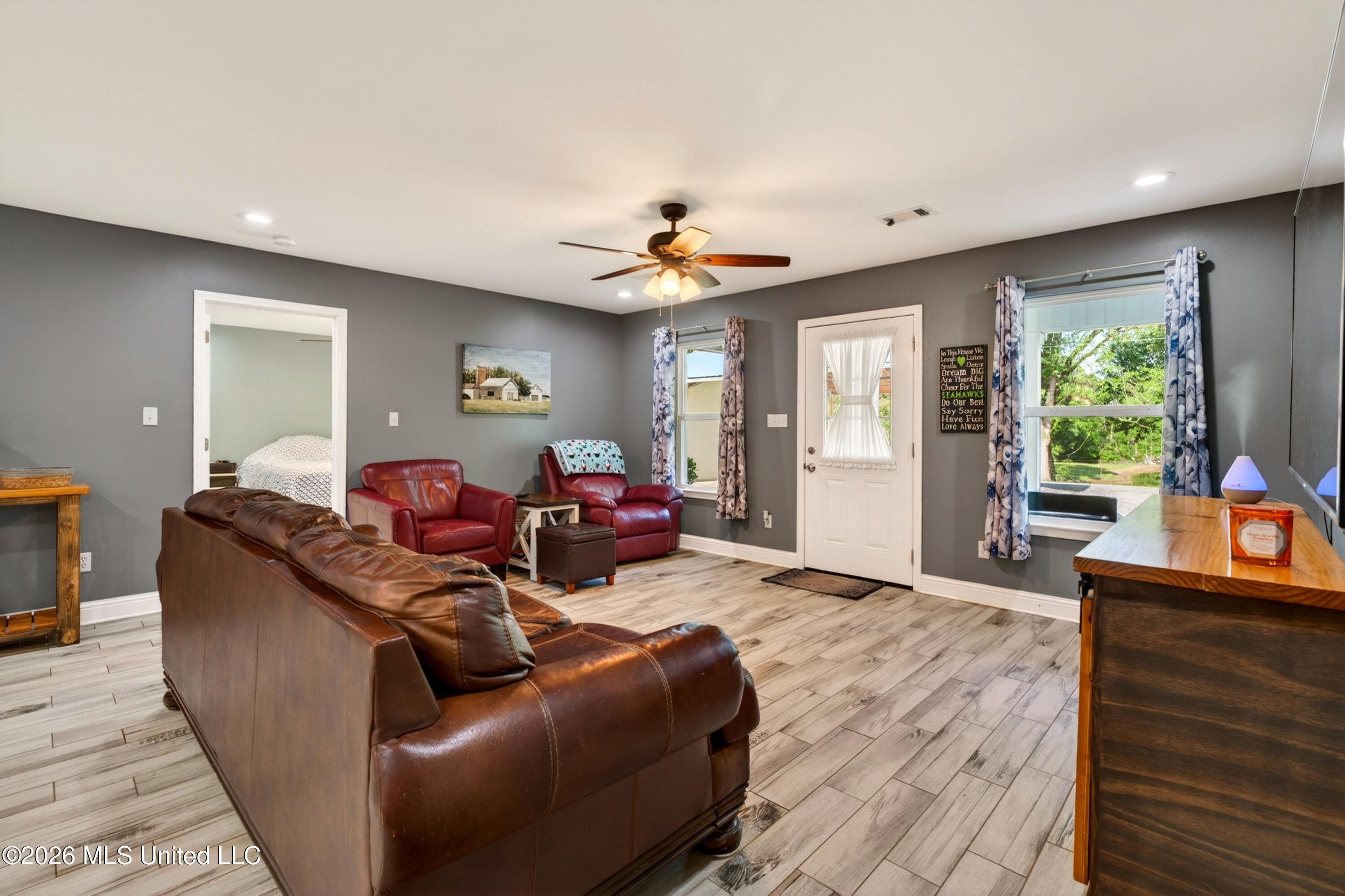 23 Buddy Road Picayune, MS 39466 - Photo 6 of 49 Living room