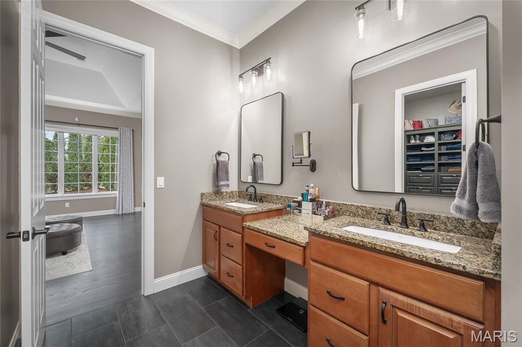 16291 Chesterfield Ridge Circle Chesterfield, MO 63017 - Photo 16 of 35