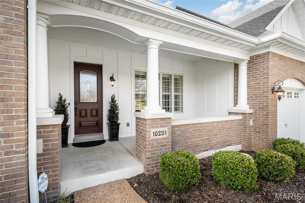 16291 Chesterfield Ridge Circle Chesterfield, MO 63017 - Photo 2 of 35