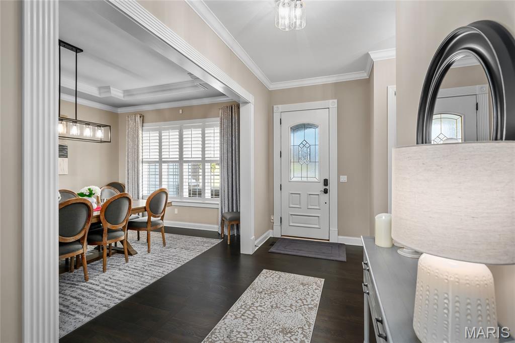 16291 Chesterfield Ridge Circle Chesterfield, MO 63017 - Photo 3 of 35