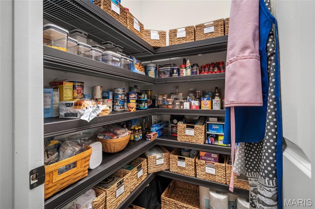 16291 Chesterfield Ridge Circle Chesterfield, MO 63017 - Photo 9 of 35