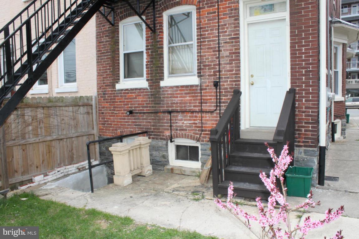 113 East Lemon Street Lancaster, PA 17602 - Photo 3 of 11