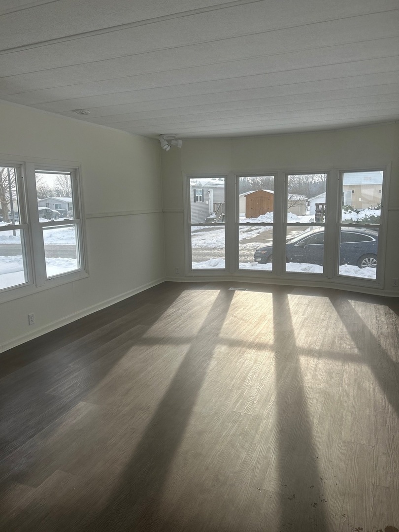 108 Flamingo Drive Beecher, IL 60401 - Photo 4 of 8