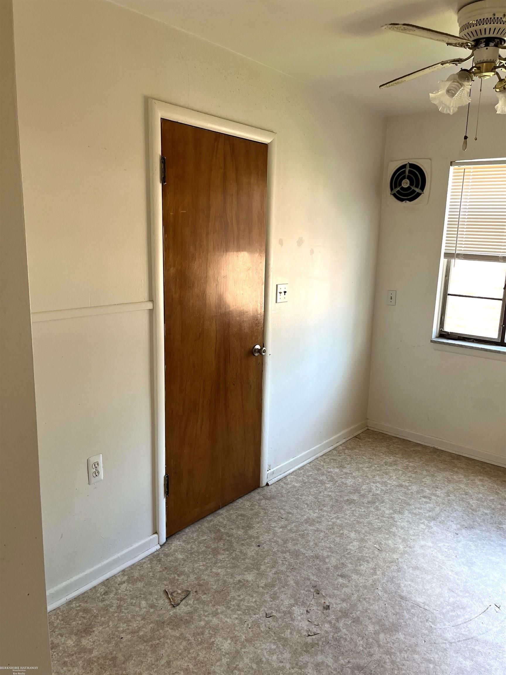 772 Harcourt Road Grosse Pointe, MI 48230 - Photo 12 of 27 Entry into kitchen