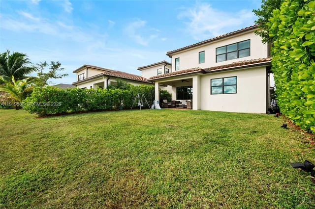 $950,000 | 445 Southwest 113th Lane, Pembroke Pines, FL 33025