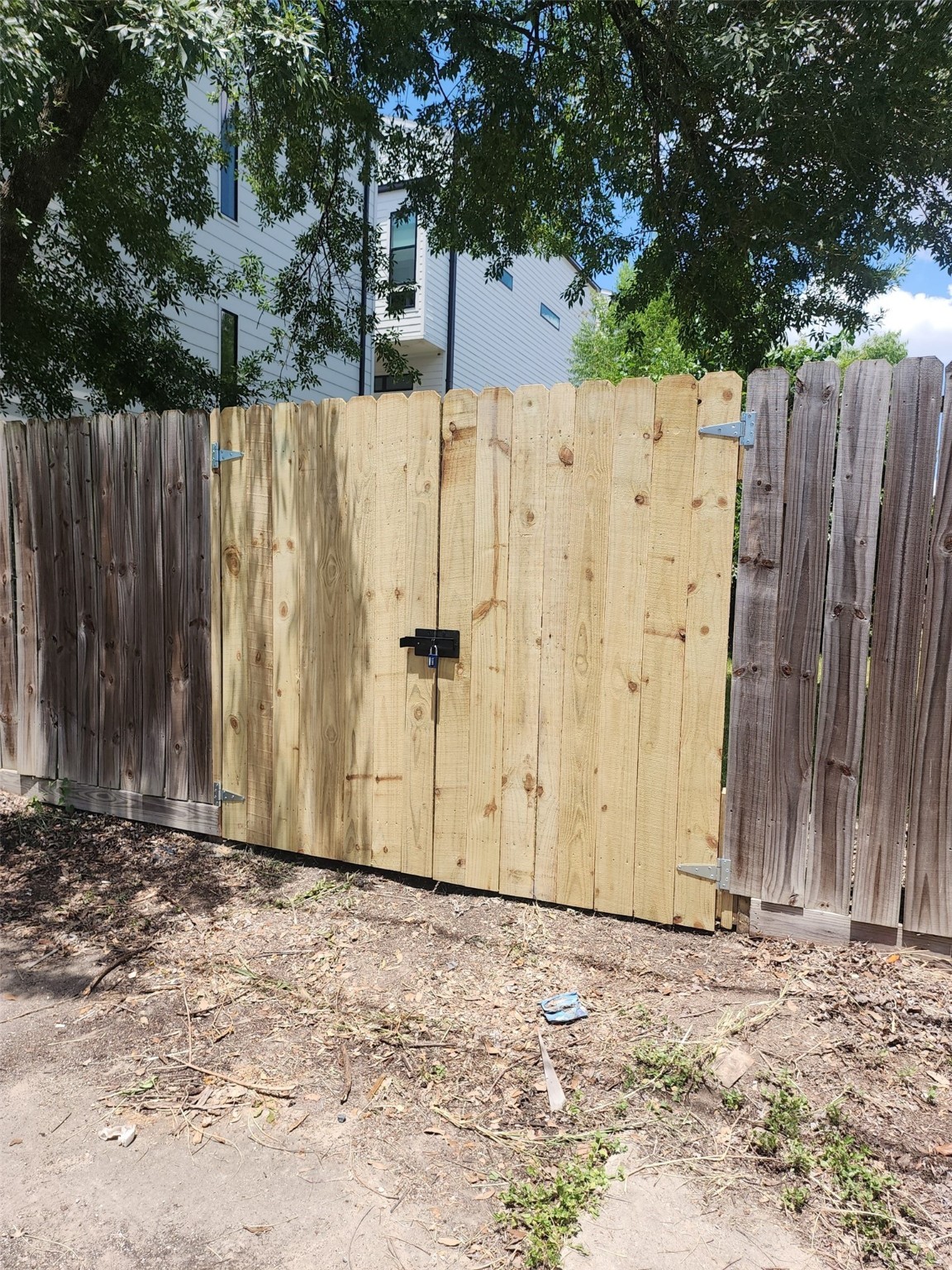 2213 Berry Street Houston, TX 77004 - Photo 5 of 5 a view of wooden fence