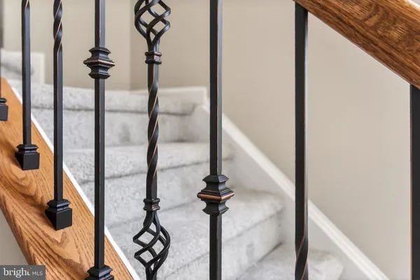 a view of a livingroom with furniture