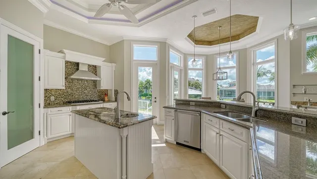 $4,700,000 | 610 Yardarm Lane, Longboat Key, FL 34228