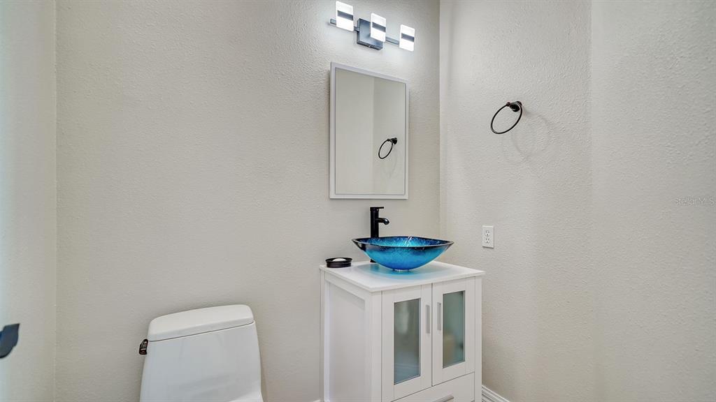 610 Yardarm Lane Longboat Key, FL 34228 - Photo 22 of 45