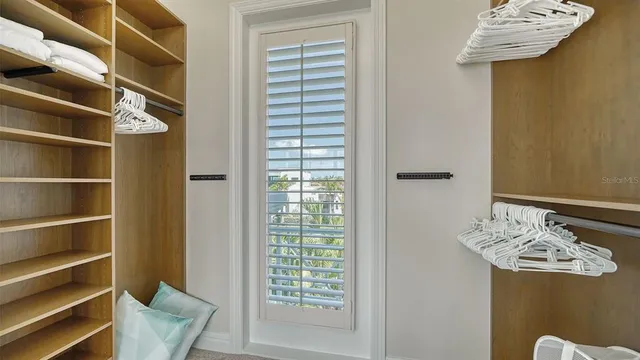 $4,700,000 | 610 Yardarm Lane, Longboat Key, FL 34228