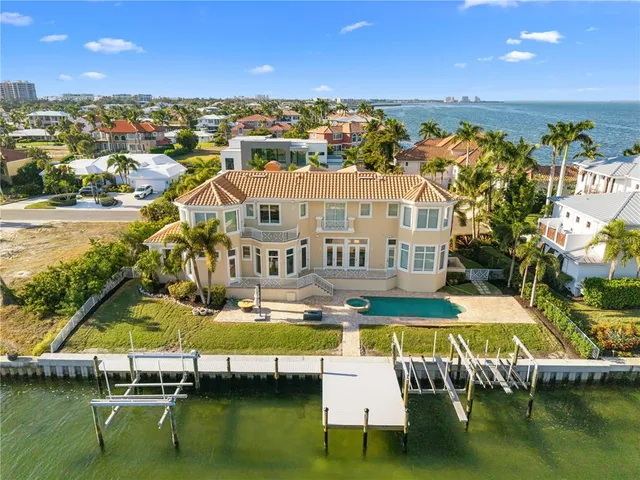 $4,700,000 | 610 Yardarm Lane, Longboat Key, FL 34228