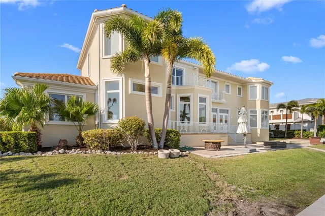 $4,700,000 | 610 Yardarm Lane, Longboat Key, FL 34228