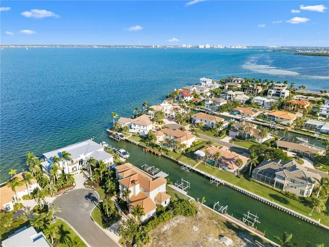 $4,700,000 | 610 Yardarm Lane, Longboat Key, FL 34228