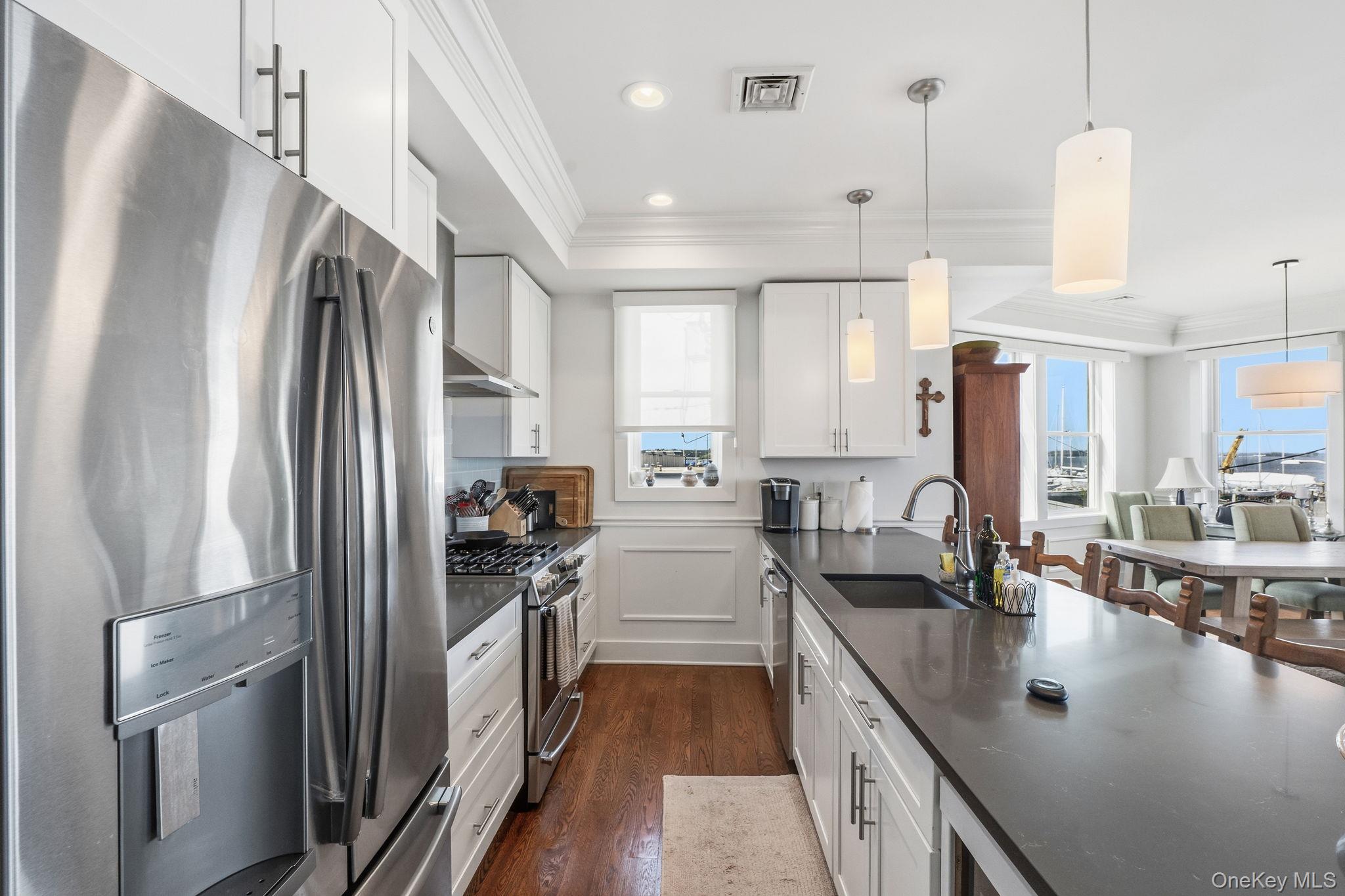 19 Island Point, Unit 19 Bronx, NY 10464 - Photo 5 of 29