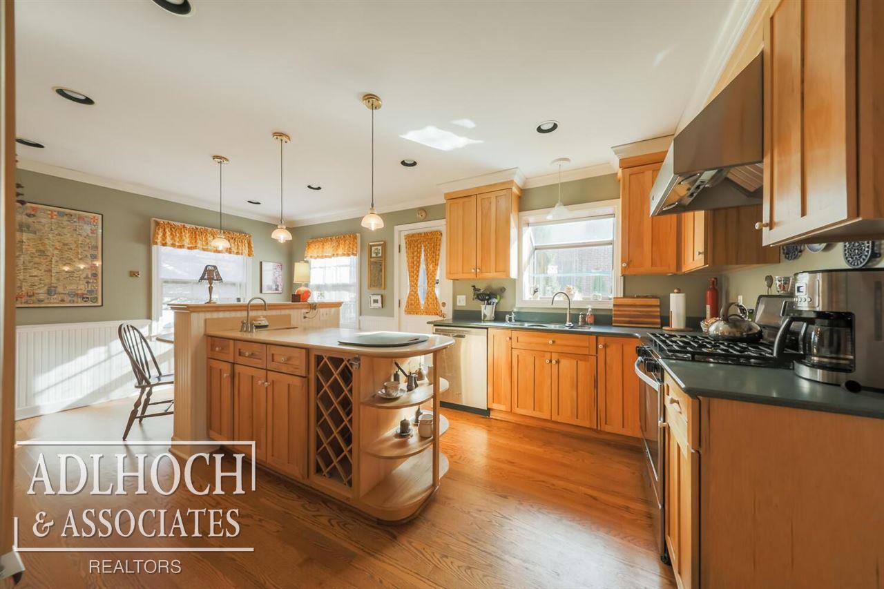 620 Barrington Road Grosse Pointe, MI 48230 - Photo 9 of 25 50062120-8.JPG