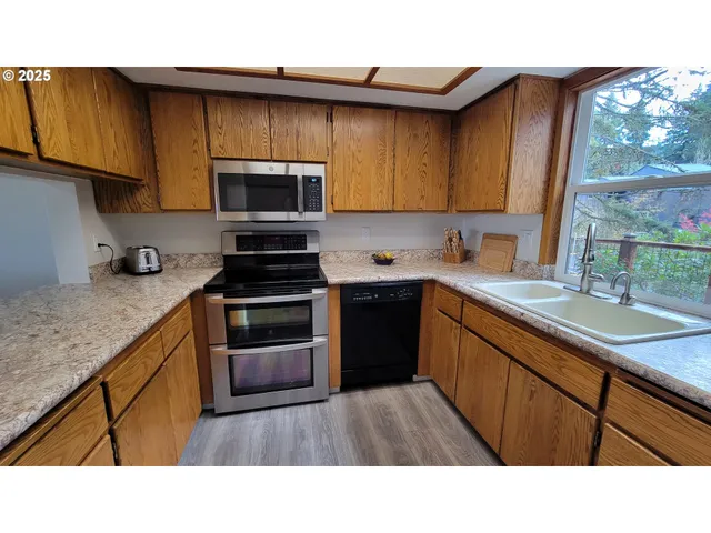 $430,000 | 296 Woodridge Drive, Eugene, OR 97405