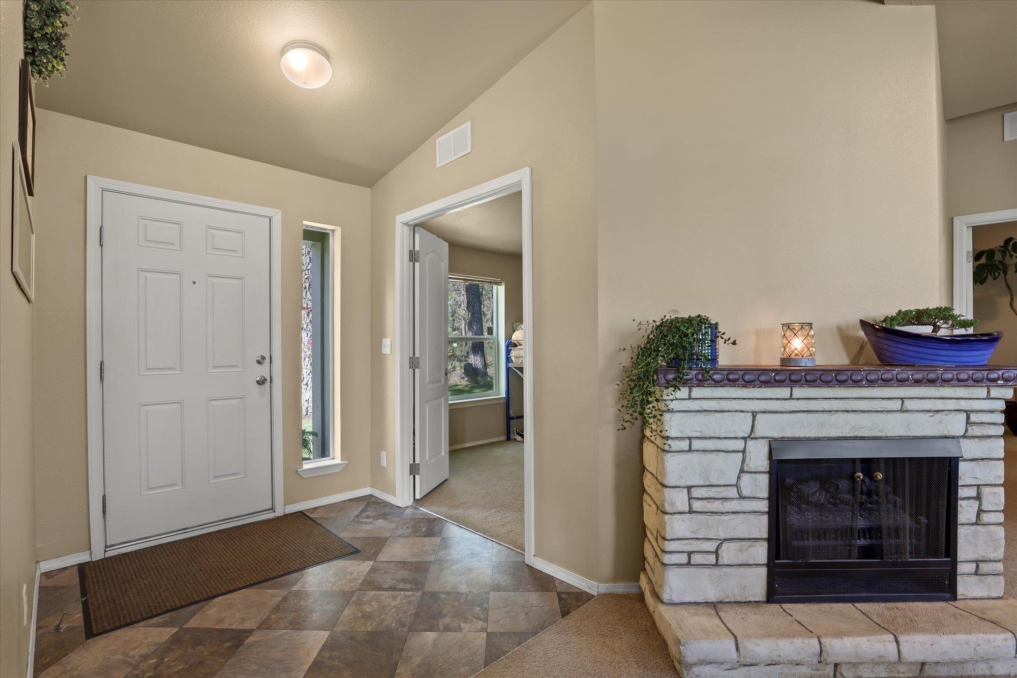 2515 West Dynamite Lane Spokane, WA 99224 - Photo 3 of 42